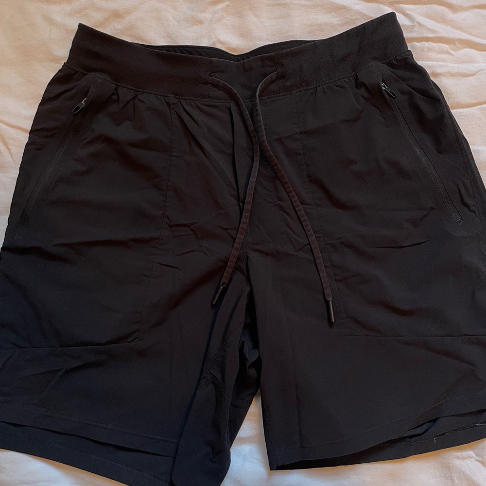 Lululemon Men’s, Black License to Train Linerless Short 7", size M